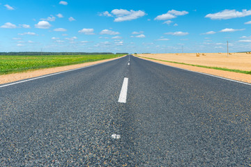 Naklejka premium asphalt automobile road close-up and perspective