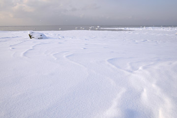 Fototapeta na wymiar Snowy winter landscape by the ocean