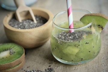 chia seed with kiwifruit