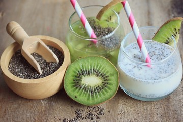 chia seed with kiwifruit