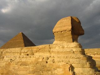 Fototapeta na wymiar Cheops pyramyd and sphinx