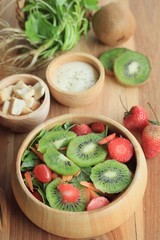 mix salad fresh kiwifruit