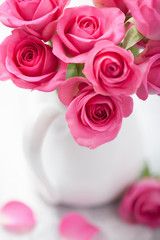 beautiful pink roses bouquet in vase