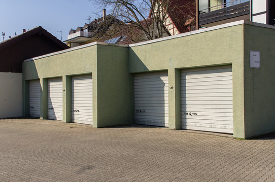 Garagen mit moderen Rolltoren