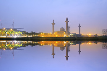Fototapeta na wymiar The Tengku Ampuan Jemaah Mosque, Bukit Jelutong, Malaysia mosque