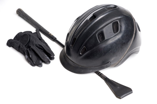 Reiterhelm ,Gerte und Handschuhe