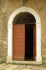 Fototapeta na wymiar Corse, porte de vielle maison dans la Casinca