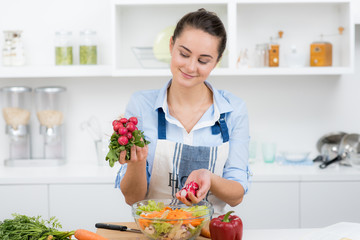 ernährung mit frischem salat