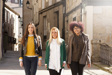Obraz premium group of girls on the street