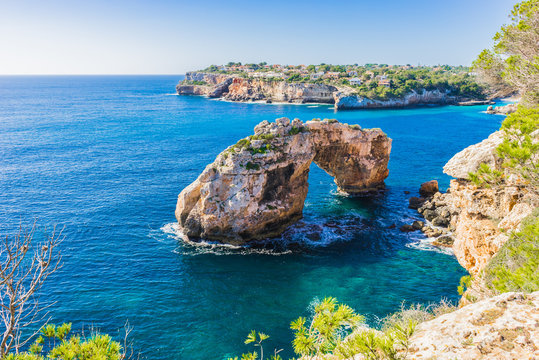 Felsen Tor Mallorca Mittelmeer Küste  