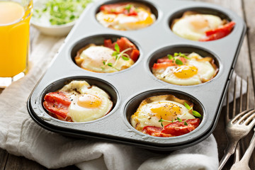 Baked eggs in maffin tin