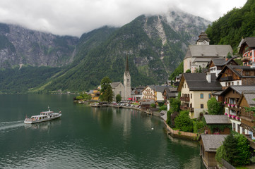 Fototapeta na wymiar Scenic panoramic picture-postcard view of famous Hallstatt mountain village with Hallstatter See in the Austrian Alps in beautiful golden morning light in fall, Salzkammergut, Austria