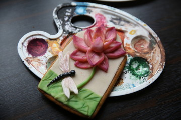Painting gingerbread in art studio