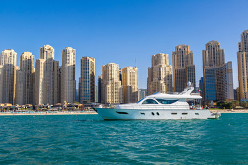 Fototapeta na wymiar Dubai marina skyline
