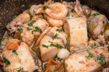 Zuppa di pesce e crostacei