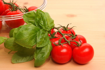 Tomaten und Basilikum