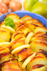 Kartoffel- Auflauf mit Birnen