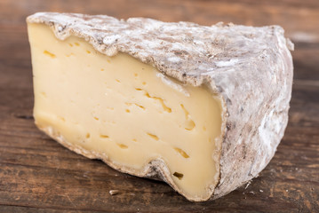 French tomme cheese
