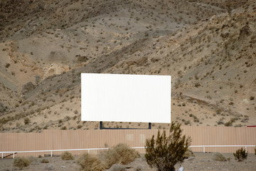 Autokino in der W&uuml;ste / Ein Autokino inmitten der Mojavew&uuml;ste in der N&auml;he von Barstow.