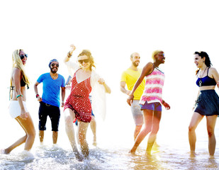 Obraz premium Diverse Beach Summer Friends Fun Running Concept