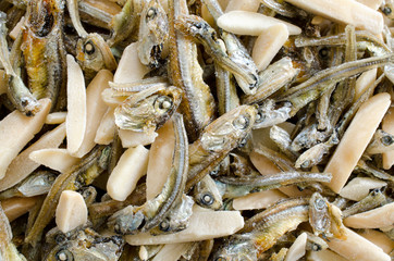 小魚アーモンド