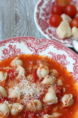 Tomato soup with tortellini 