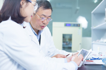 people do medical experiment in lab