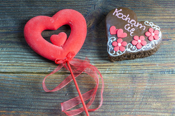 Czekoladowe serce na drewnianym tle © Mike Mareen