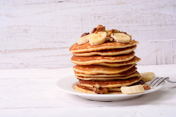 Pancakes with banana & walnut