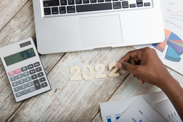 Hand arranging financial year 2020