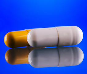 yellow and white capsule