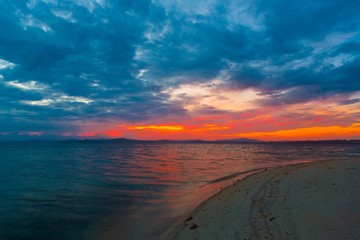 Fototapeta na wymiar sunset tropical sea