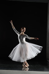 Fototapeta na wymiar Ballerina in white