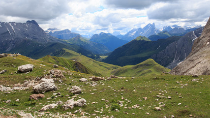 Fototapeta na wymiar Alpe di Siusi e Marmolada dalla forcella Denti di Terrarossa