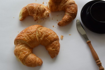 Croissant und Kaffee