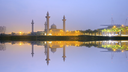 Fototapeta na wymiar The Tengku Ampuan Jemaah Mosque, Bukit Jelutong, Malaysia mosque