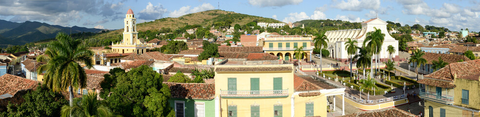 Fototapeta na wymiar Colorful traditional houses in the colonial town of Trinidad