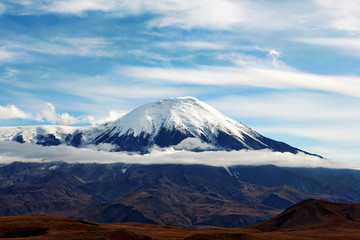 Fototapeta na wymiar volcano of Kamchatka 