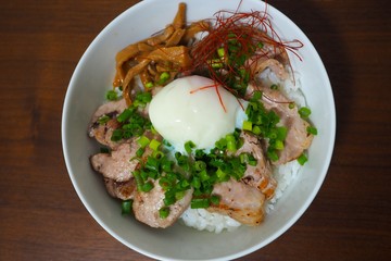 炙りチャーシュー丼