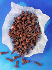 WHOLE CLOVES