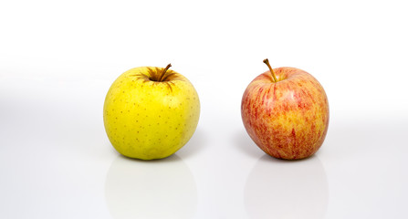 Manzanas amarillas y rojas 