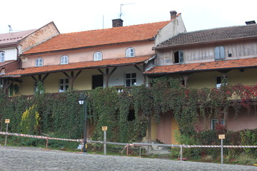 Kalwaria Zebrzydowska Kamienice Budynki przy placu klasztornym © Robert Bobela