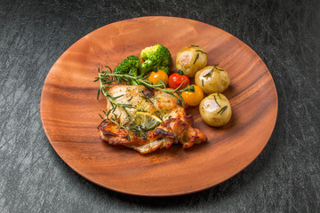 チキンの香草焼 Herb firing of the rosemary of the chicken