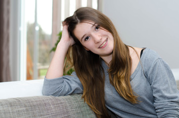 Naklejka premium Teenager zu Hause