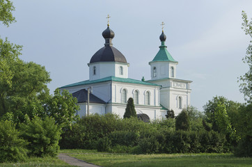 Fototapeta na wymiar Belarus, Sennitsa: Orthodox Saint Peter and Pavel's temple.