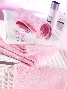 PINKK FLUFFY TOWELS