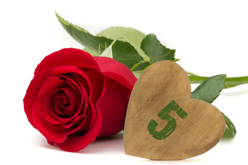 rote Rose mit Holzherz Jubiläum 5 Jahre