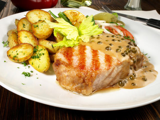 Steak mit Pfeffersauce