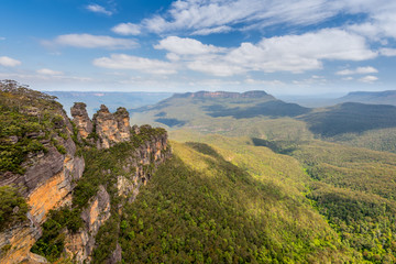 Fototapeta na wymiar Three Sisters, Blue Mountains, Australia