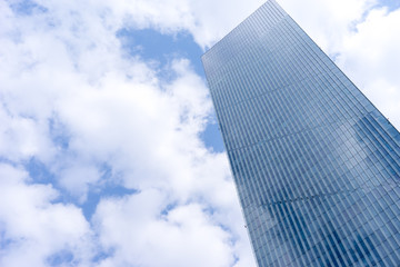 Plakat modern building against blue sky